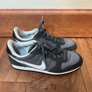 Women Nike 8.5 Sneakers